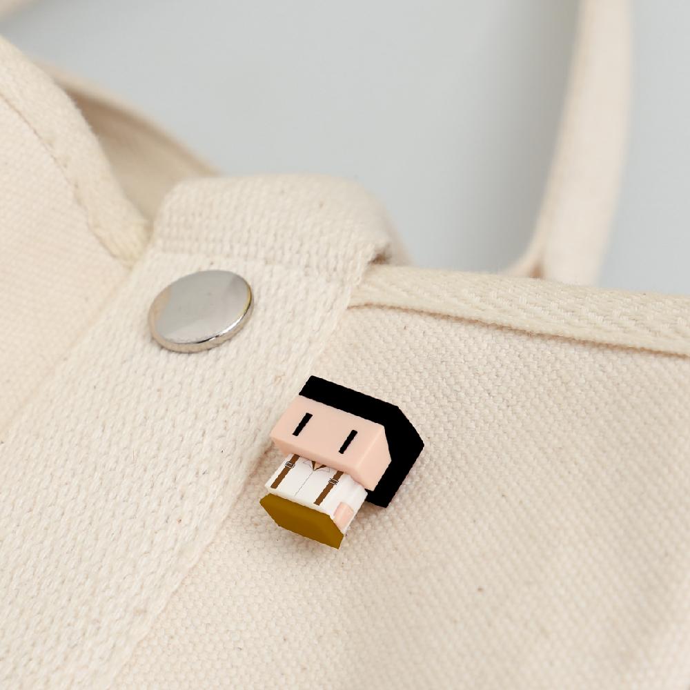 KIKAKUV Custom Brooch(2cm)