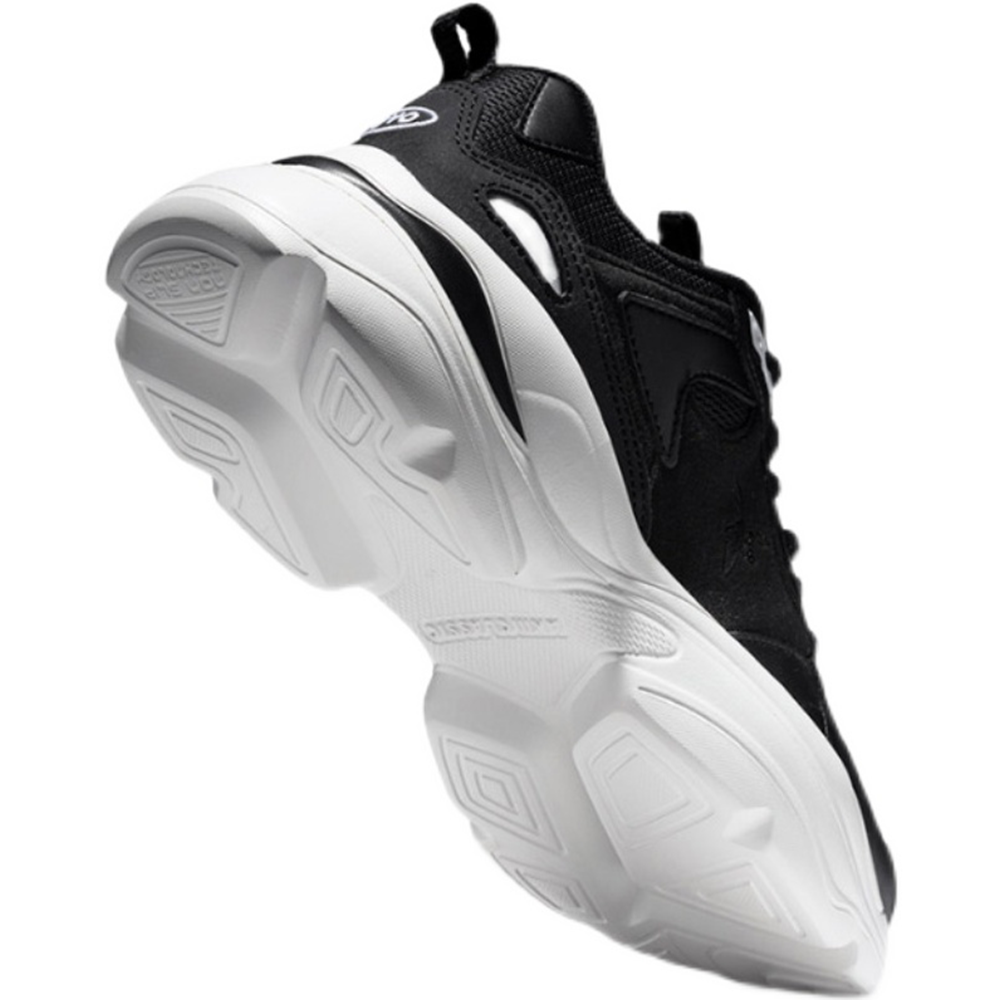 AKIIICLASSIC EVO sports brand Rubber which pursues hybrid fashion and sports