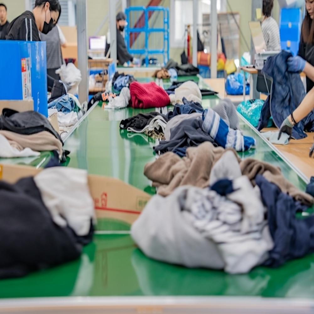 Unsorted used clothes