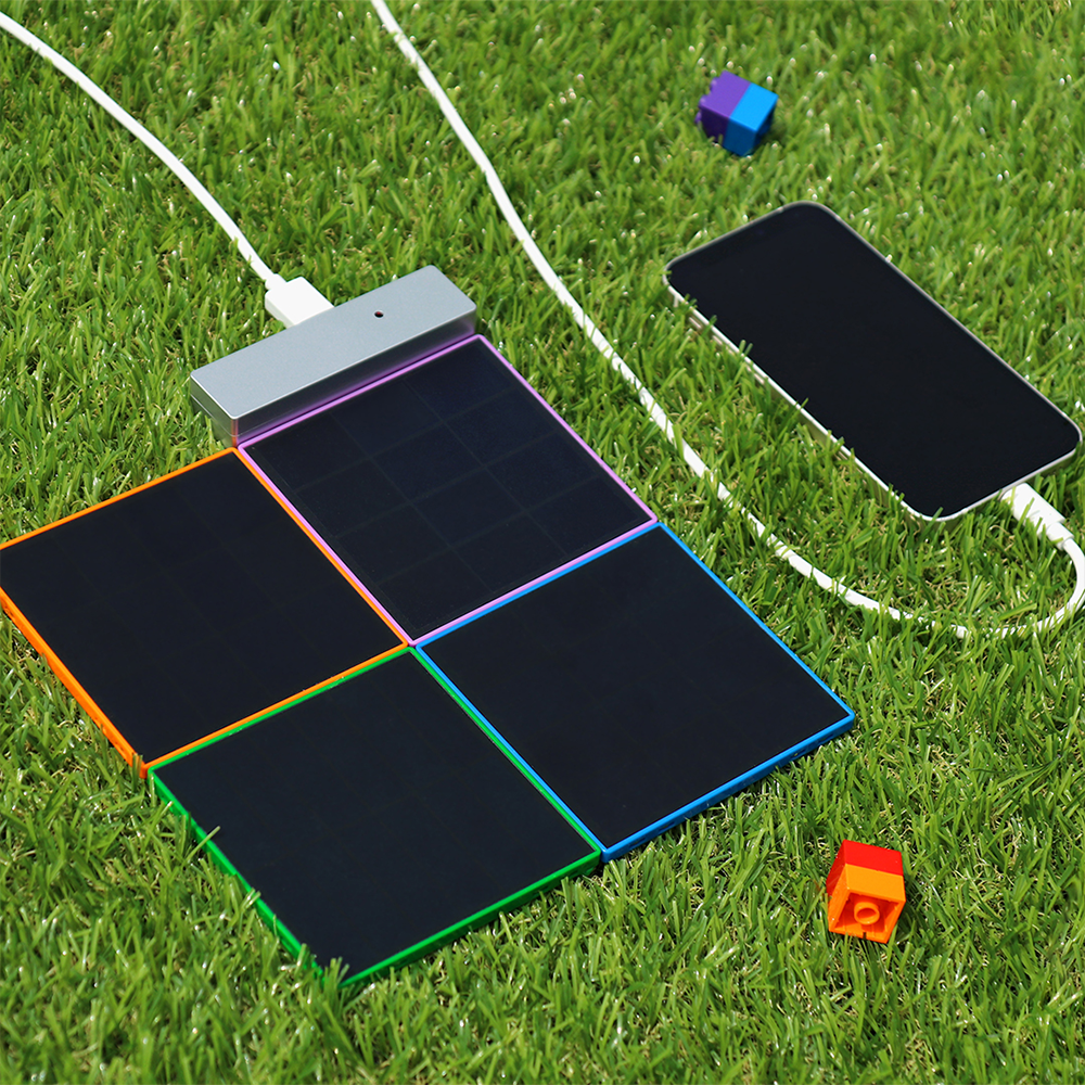 Portable combinable solar charger SolarBrick GEN2